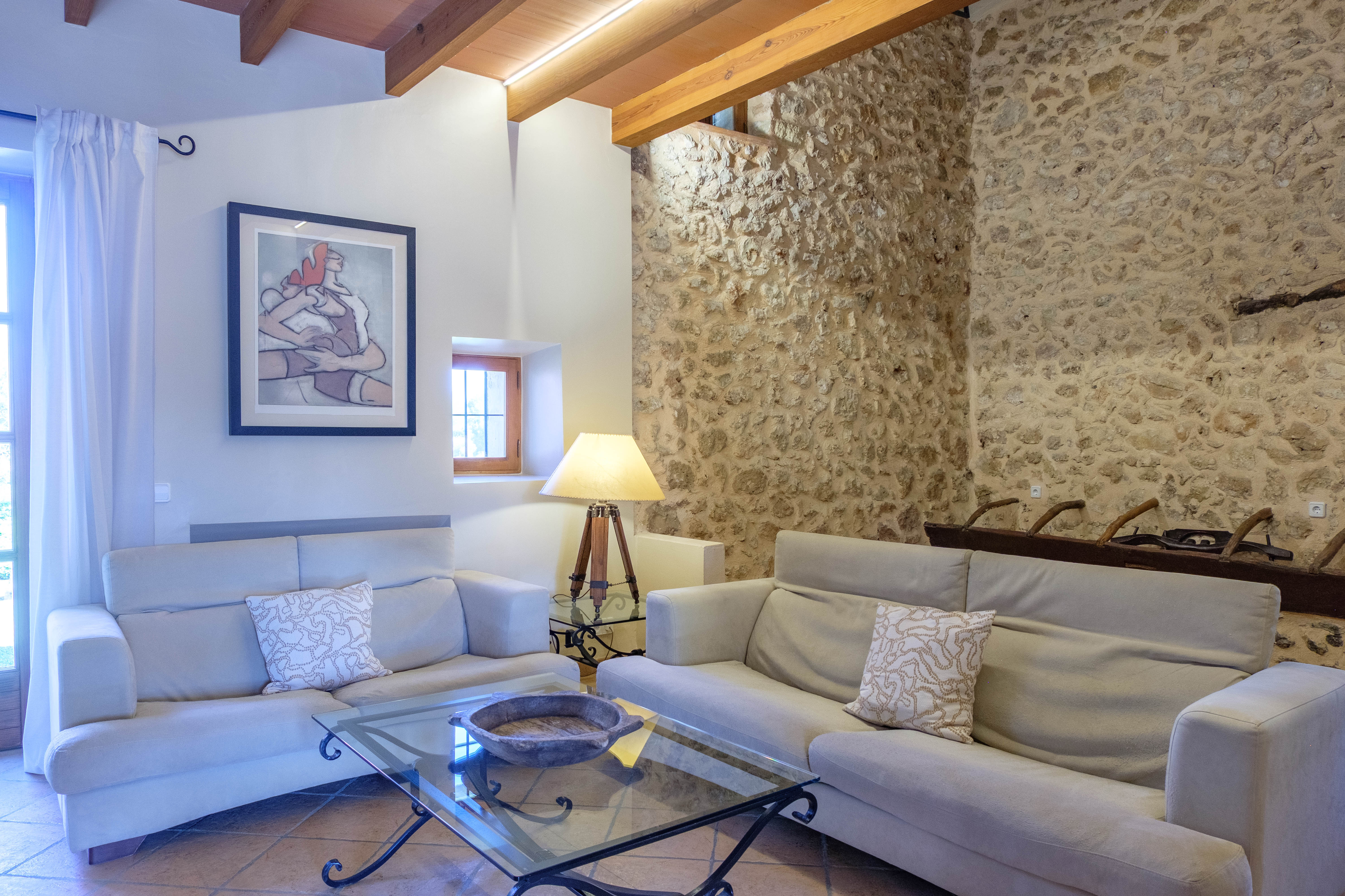 Wohnzimmer Natursteinwand